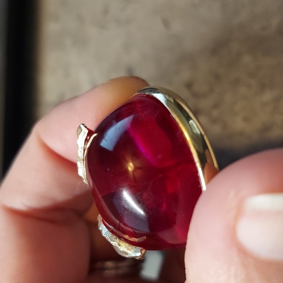 SOLD Vintage Signed Sarah Coventry Lucite Magenta & Goldtone Apple Brooch Pin - Picture 9 of 10